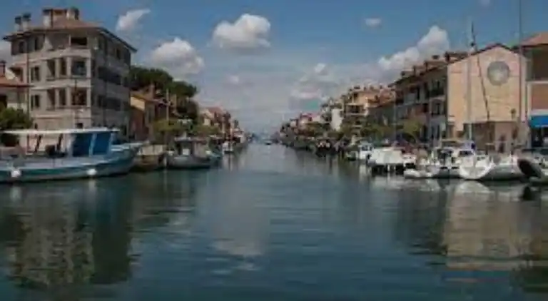 Lovely private garden apartment for four in Grado