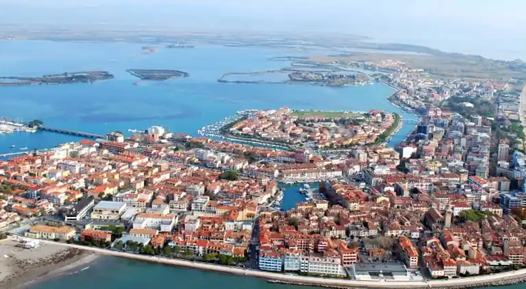 Lovely private garden apartment for four in Grado