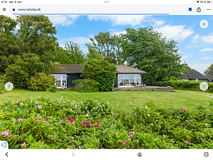 Pragtfuldt sommerhus med panoramaudsigt.