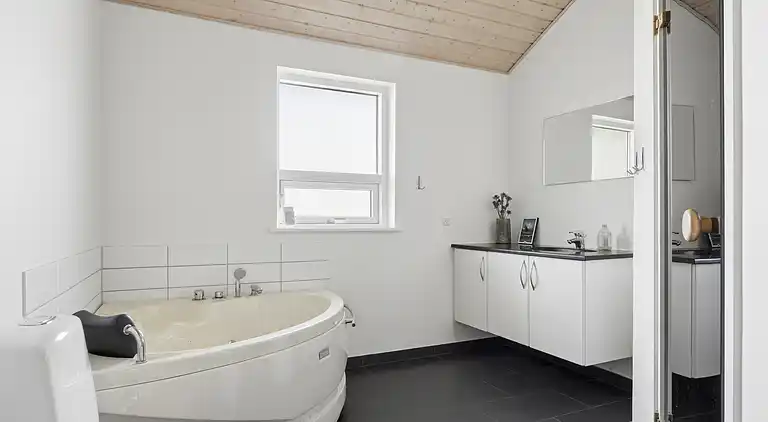 Vue sur la mer, spa et place pour la famille