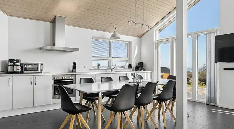 Vue sur la mer, spa et place pour la famille