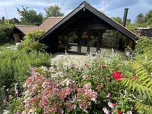Sjarmerende feriehus nær strand og by