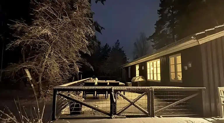 Ferienhaus mitten im Wald, nah am Wasser.