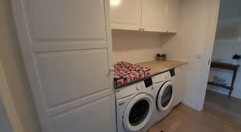 Ferienhaus mitten im Wald, nah am Wasser.