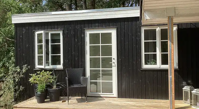 Ferienhaus mitten im Wald, nah am Wasser.