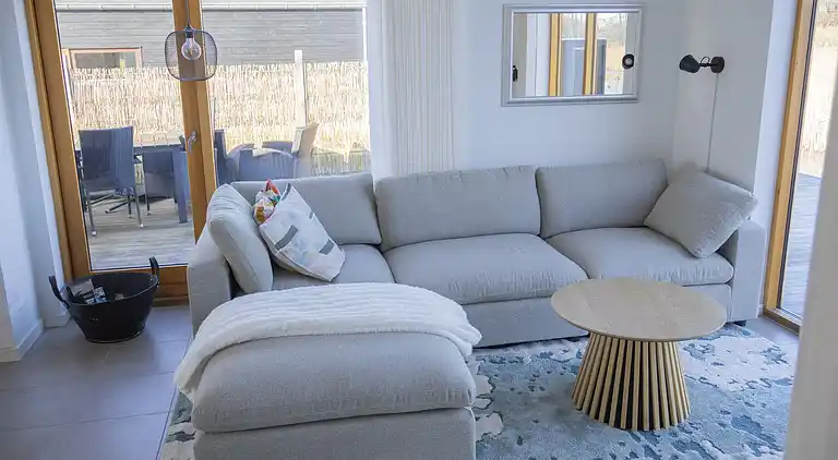 Lakefront luxury holiday retreat with cozy loft