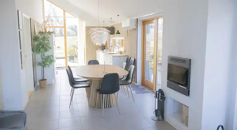 Lakefront luxury holiday retreat with cozy loft