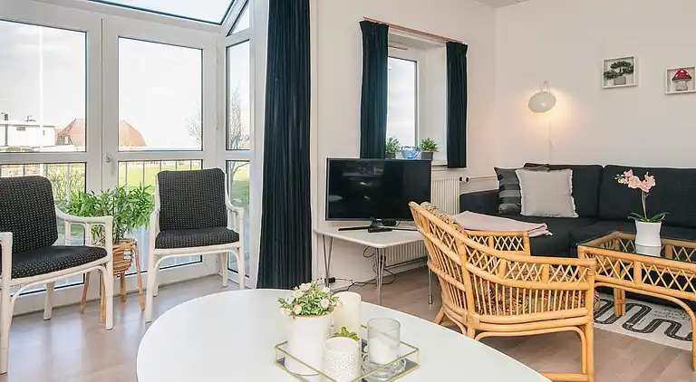 2 rooms w/partially seaview