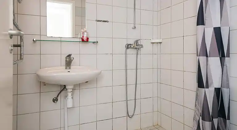 2 rooms w/partially seaview