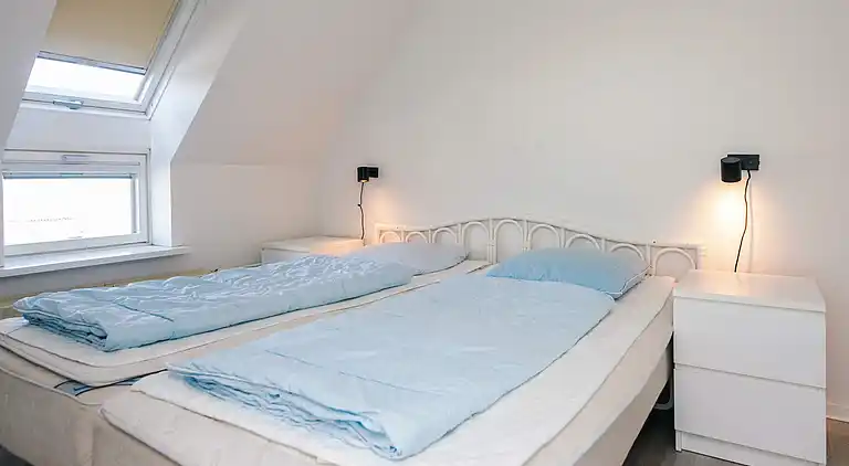 2 rooms w/partially seaview