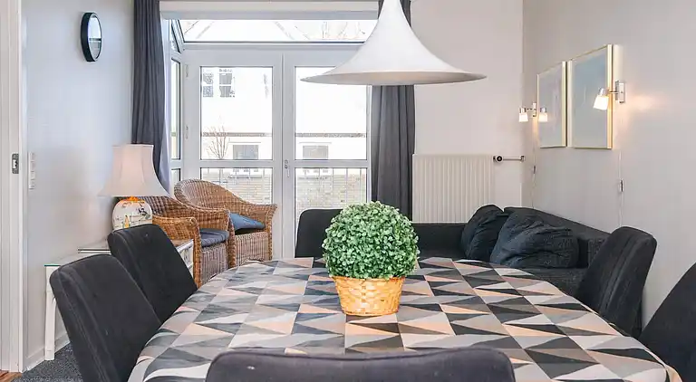 2 rooms w/partially seaview