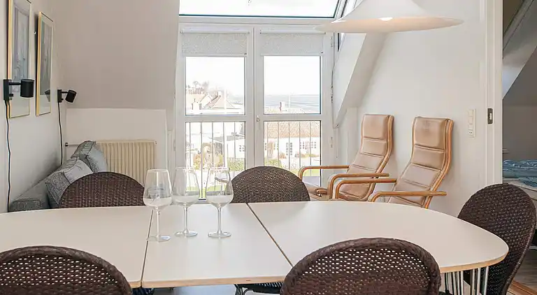 2 rooms w/partially seaview