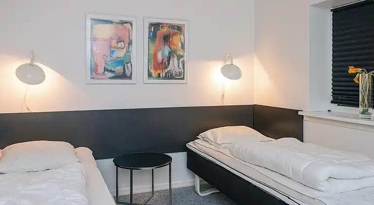 2 rooms w/partially seaview