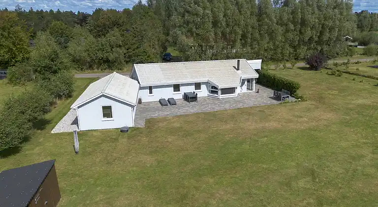 Strandhus til 9 personer – 400 m til stranden