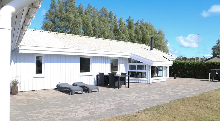 Strandhus til 9 personer – 400 m til stranden