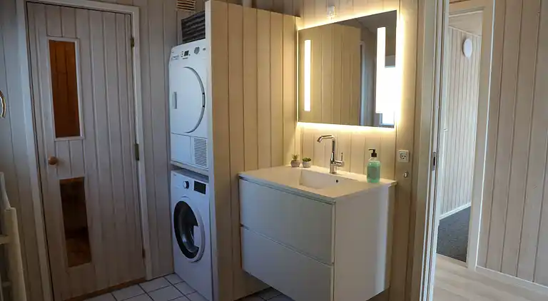 Strandhus til 9 personer – 400 m til stranden