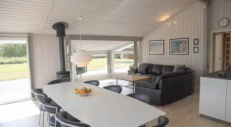 Strandhus til 9 personer – 400 m til stranden