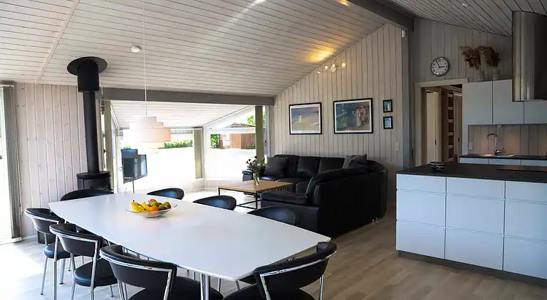 Strandhus til 9 personer – 400 m til stranden