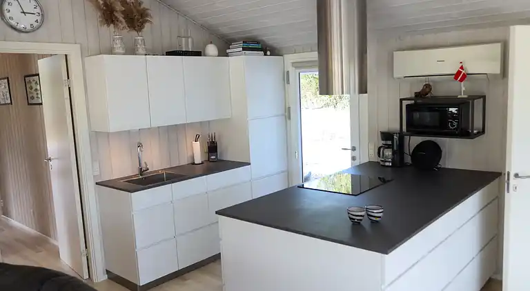 Strandhus til 9 personer – 400 m til stranden