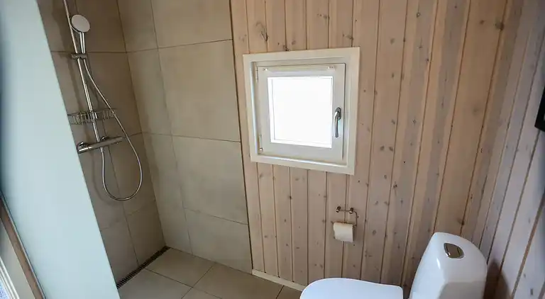 Strandhus til 9 personer – 400 m til stranden