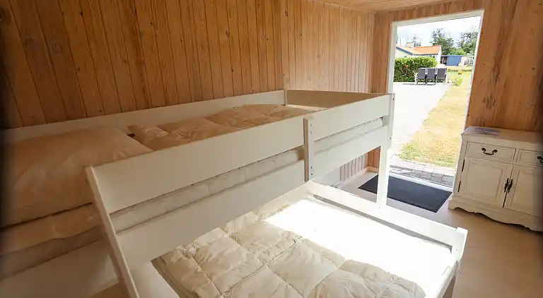 Strandhus til 9 personer – 400 m til stranden