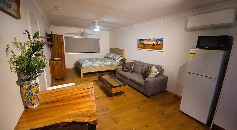 The Eazy Living Studio - Pet Friendly