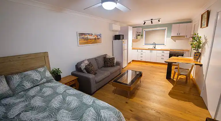 The Eazy Living Studio - Pet Friendly