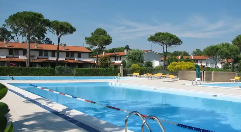 Comfy flat with garden and pool