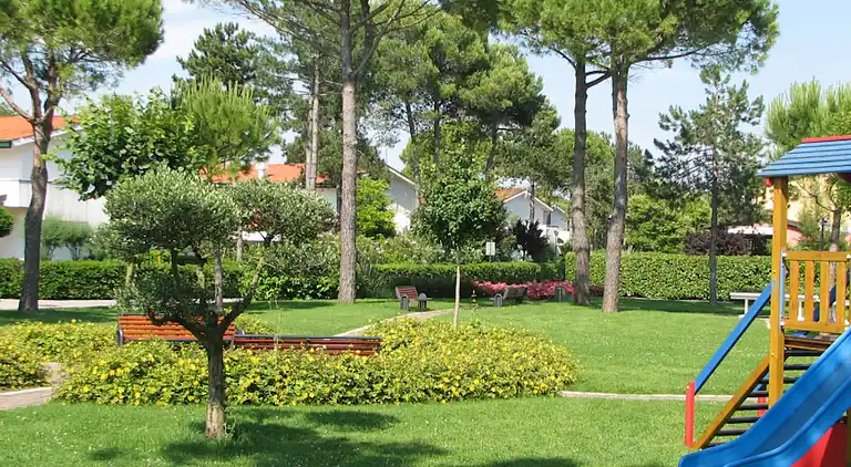 Comfy flat with garden and pool