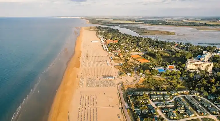 Comfy flat with garden and pool