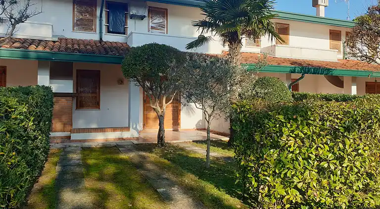 Comfy flat with garden and pool