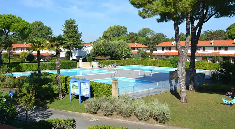 Comfy flat with garden and pool