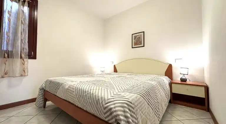 Flat in seafront residence with pool