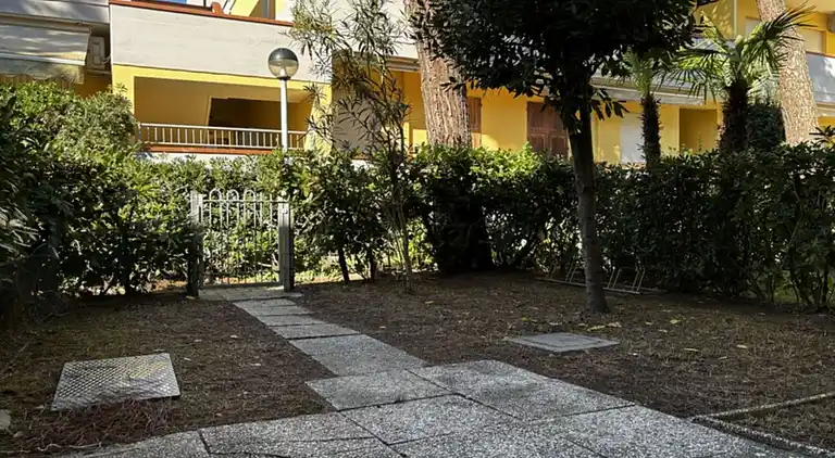 Cozy apartment with garden and pool