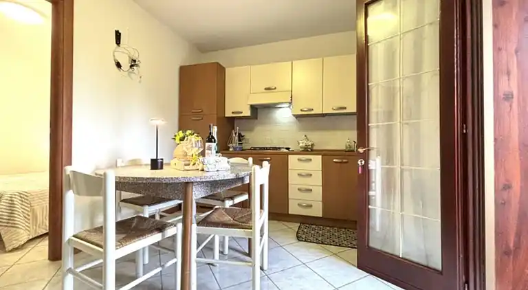 Flat in seafront residence with pool