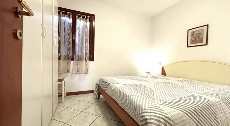 Flat in seafront residence with pool