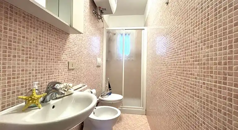 Flat in seafront residence with pool