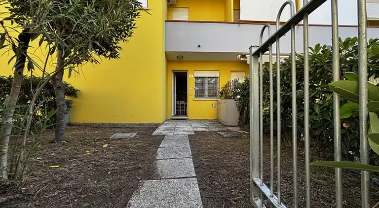 Cozy apartment with garden and pool