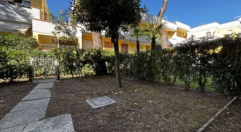 Cozy apartment with garden and pool