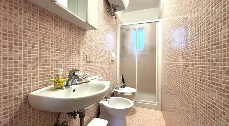 Flat in seafront residence with pool