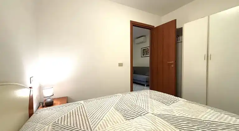 Flat in seafront residence with pool