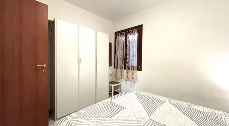 Flat in seafront residence with pool