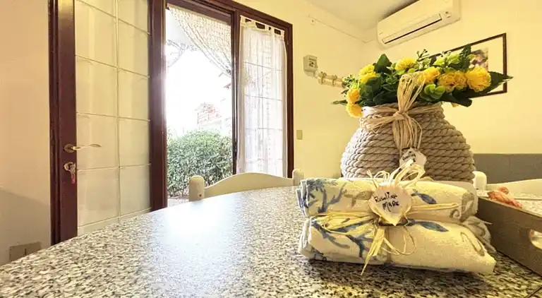 Flat in seafront residence with pool