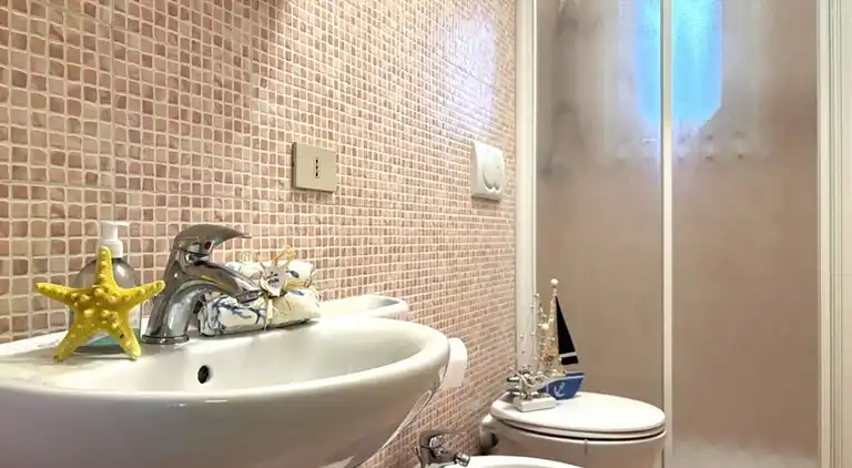 Flat in seafront residence with pool