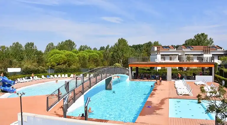 Schöne Wohnung mit Blick auf den Pool in Bibione