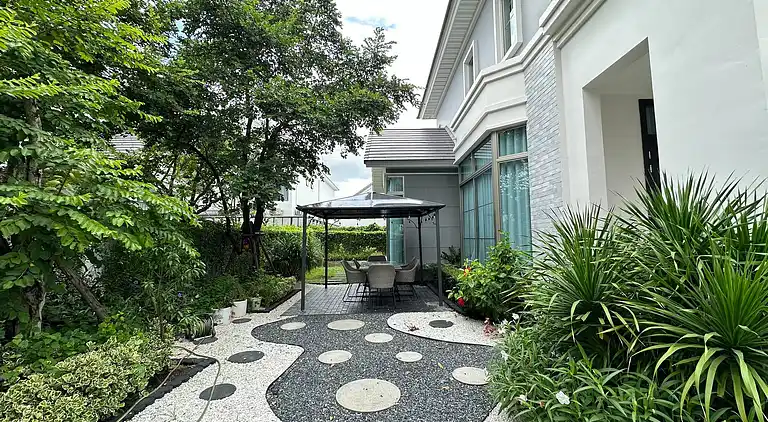 House near Suvarnabhumi Airport