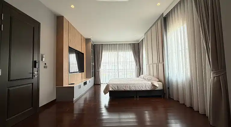 House near Suvarnabhumi Airport