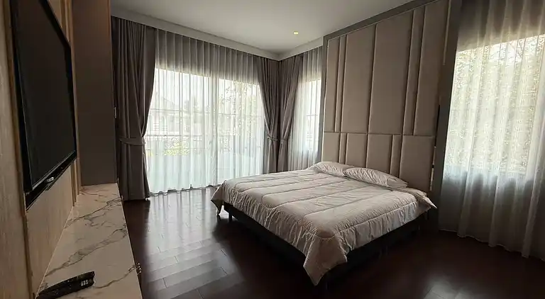 House near Suvarnabhumi Airport