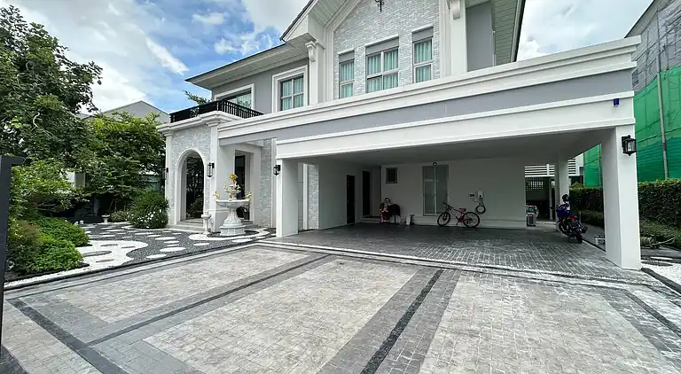 House near Suvarnabhumi Airport