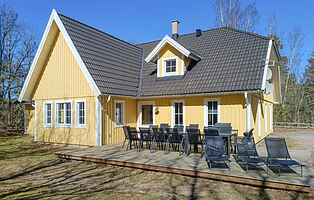 Charming Öland pool house with spa & sauna